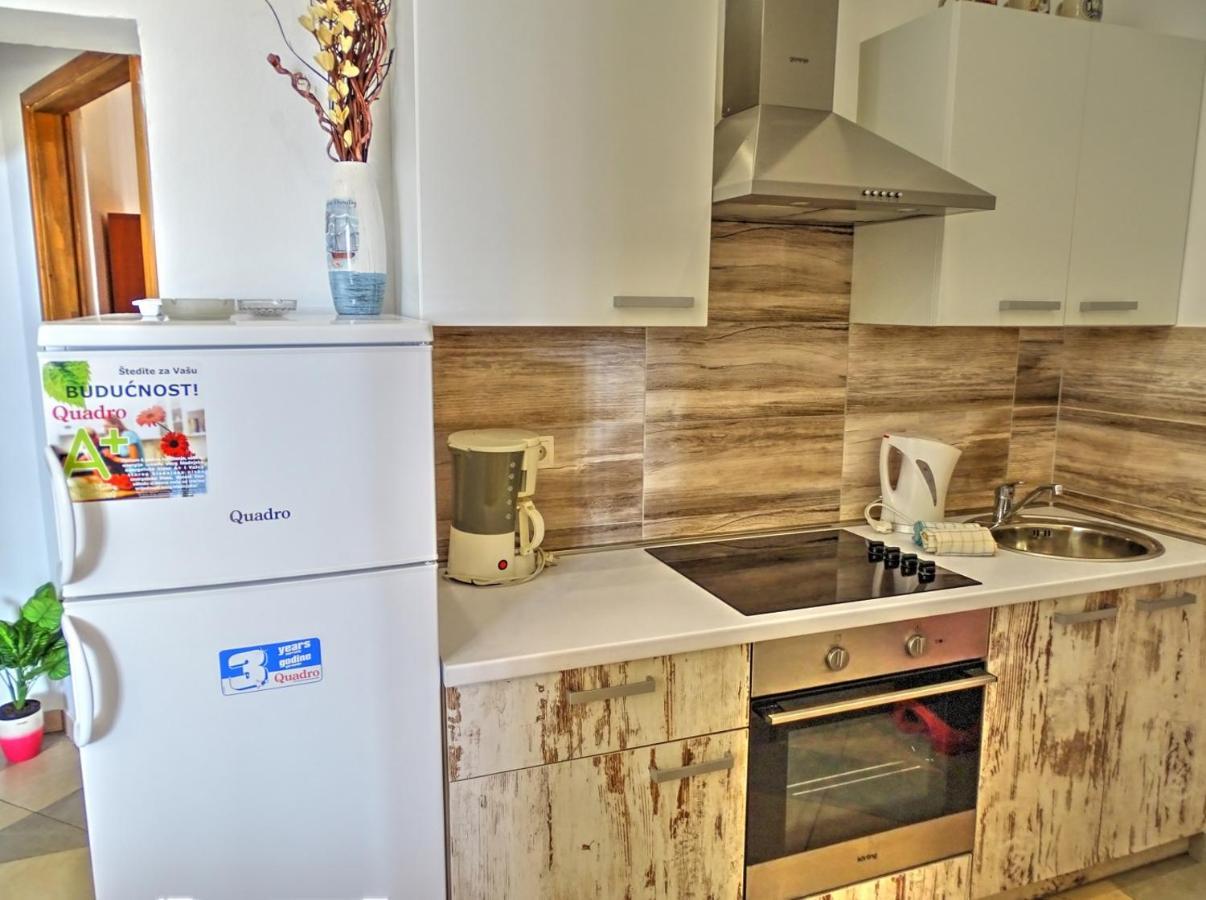 Apartments Zoka วีร์ ภายนอก รูปภาพ