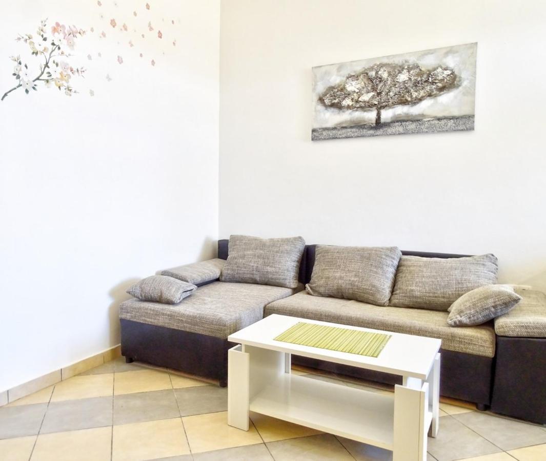 Apartments Zoka วีร์ ภายนอก รูปภาพ